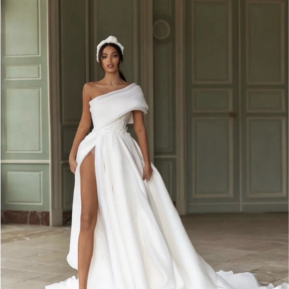 Chic White Off-Shoulder Dress